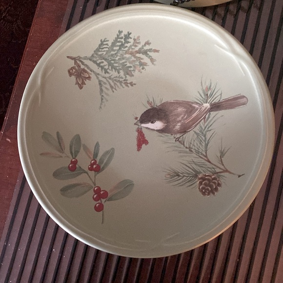 Pfaltzgraff Collection. Two 8” Dessert Plates and Two 12oz Mugs. - Picture 2 of 3